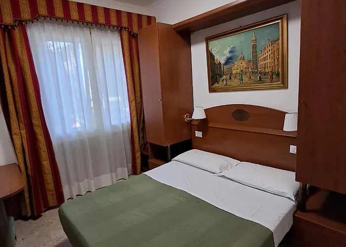 Tito 2 Hotel Mestre